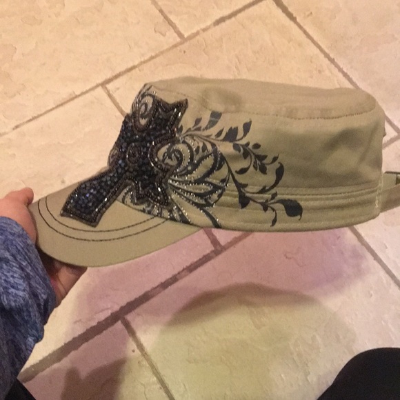 Cross hat - Picture 2 of 6